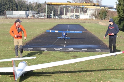 1er décollage de l'ASK d'Ismaël 6m50 d'envergure 23kg